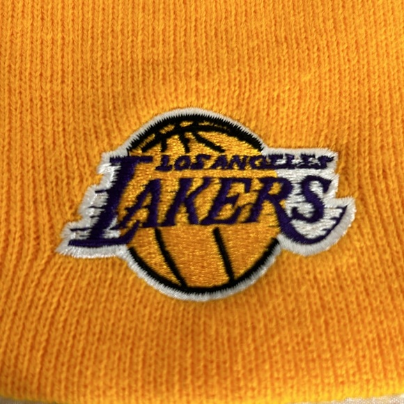 Los Ángeles Lakers Beanie - Picture 2 of 9